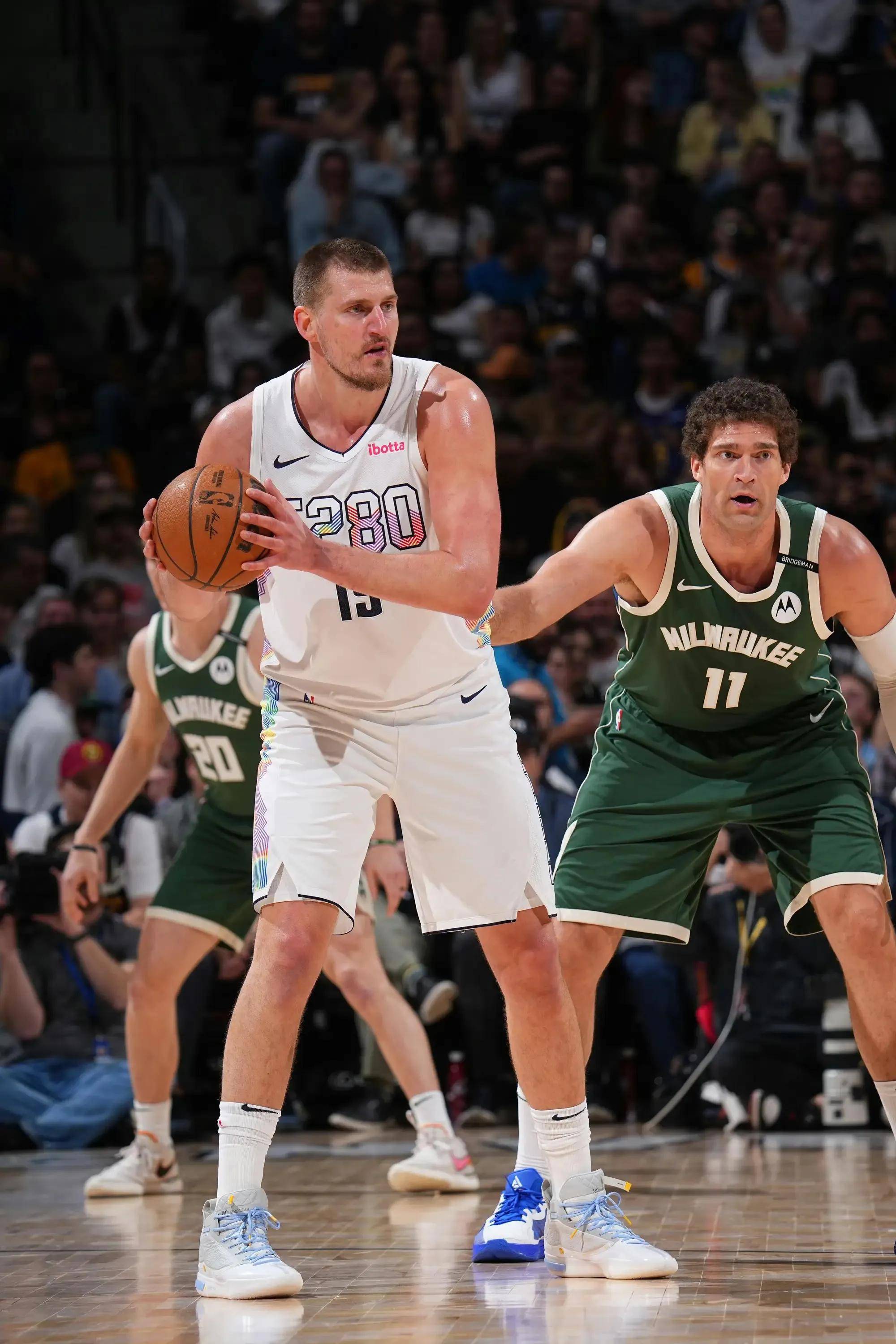 她以稳健的 她以稳健的