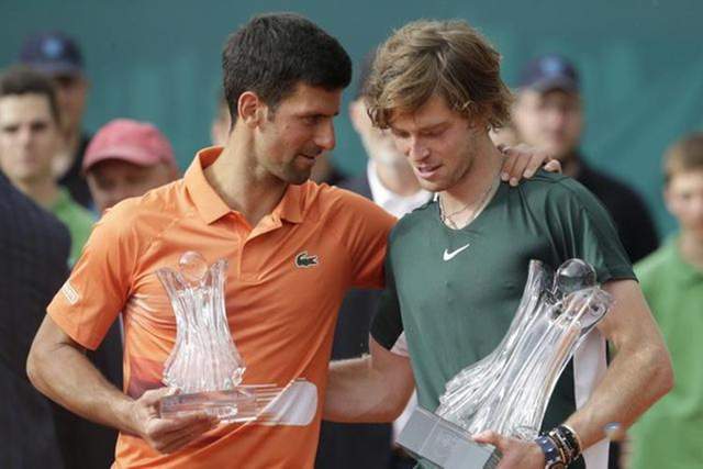 其中不少人 其中不少人